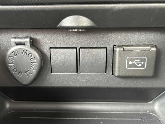 トヨタ ライズ G 滋賀県 2023(令5)年 0.8万km シャイニングホワイトパール 純正ナビ/(Bluetooth/フルセグ/CD/DVD)/スマートアシスト/・衝突軽減ブレーキ/・レーンキープアシスト/・標識認識/・先行車発進告知/・Autoハイビーム/LEDオートライト/バックカメラ/コーナーセンサー/純正フロアマット/電動格納ミラー/ドアバイザー/ビルトインETC/USB/フロアMT付きAT