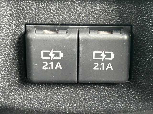 トヨタ ライズ G 滋賀県 2023(令5)年 0.8万km シャイニングホワイトパール 純正ナビ/(Bluetooth/フルセグ/CD/DVD)/スマートアシスト/・衝突軽減ブレーキ/・レーンキープアシスト/・標識認識/・先行車発進告知/・Autoハイビーム/LEDオートライト/バックカメラ/コーナーセンサー/純正フロアマット/電動格納ミラー/ドアバイザー/ビルトインETC/USB/フロアMT付きAT