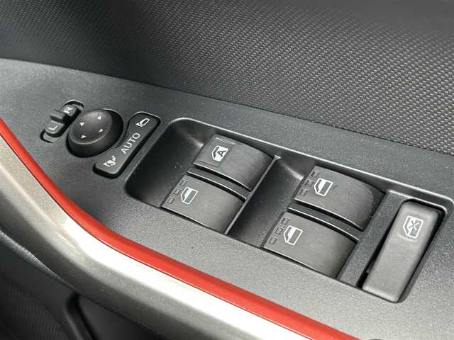 トヨタ ライズ G 滋賀県 2023(令5)年 0.8万km シャイニングホワイトパール 純正ナビ/(Bluetooth/フルセグ/CD/DVD)/スマートアシスト/・衝突軽減ブレーキ/・レーンキープアシスト/・標識認識/・先行車発進告知/・Autoハイビーム/LEDオートライト/バックカメラ/コーナーセンサー/純正フロアマット/電動格納ミラー/ドアバイザー/ビルトインETC/USB/フロアMT付きAT