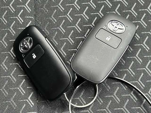 トヨタ ライズ G 滋賀県 2023(令5)年 0.8万km シャイニングホワイトパール 純正ナビ/(Bluetooth/フルセグ/CD/DVD)/スマートアシスト/・衝突軽減ブレーキ/・レーンキープアシスト/・標識認識/・先行車発進告知/・Autoハイビーム/LEDオートライト/バックカメラ/コーナーセンサー/純正フロアマット/電動格納ミラー/ドアバイザー/ビルトインETC/USB/フロアMT付きAT