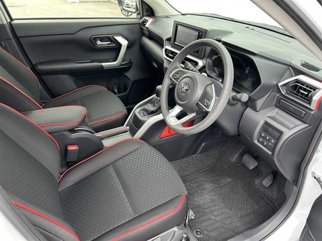 トヨタ ライズ G 滋賀県 2023(令5)年 0.8万km シャイニングホワイトパール 純正ナビ/(Bluetooth/フルセグ/CD/DVD)/スマートアシスト/・衝突軽減ブレーキ/・レーンキープアシスト/・標識認識/・先行車発進告知/・Autoハイビーム/LEDオートライト/バックカメラ/コーナーセンサー/純正フロアマット/電動格納ミラー/ドアバイザー/ビルトインETC/USB/フロアMT付きAT