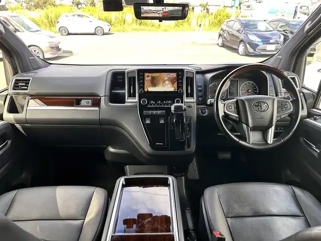 トヨタ グランエース プレミアム 宮城県 2020(令2)年 5.8万km ブラック ブラック革シート/地デジチューナー/AppleCarPlay/AndroidAuto/＝＝＝/セーフティセンス/・プリクラッシュセーフティ/・レーンディパーチャーアラート/・レーダークルーズコントロール/・オートマチックハイビーム/・ロードサインアシスト/先行車発進告知機能/ブラインドスポットモニター/リアクロストラフィックオートブレーキ/インテリジェントクリアランスソナー/デジタルインナーミラー/純正12インチフリップダウンモニター（V12T-R68C）/8インチディスプレイオーディオ/・Bluetooth/パノラミックビューモニター/ビルトインETC2.0/ドライブレコーダー/予約ロック機能付パワースライドドア（両側）/革シート/パワーシート（運転席/助手席）/シートヒーター（運転席/助手席）/エグゼクティブパワーシート（2列目/3列目）/・パワーリクライニング/・パワーオットマン/・快適温熱シート/・角度調整式大型ヘッドレスト/・カップホルダー付き大型アームレスト/純正17インチAW/スペアタイヤ