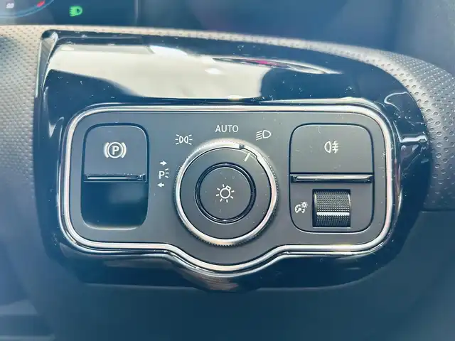 メルセデス・ベンツ ＣＬＡ２００ｄ Sブレーク AMGライン 大阪府 2021(令3)年 4.3万km ポーラホワイト レーダーセーフティP/純正ナビ/ＴＶ/バックカメラ/純正18インチＡＷ/ＬＥＤヘッドライト/アンビエントライト/ＡＣＣ/ブラインドスポット/電動リアゲート/クリアランスソナー/ワイヤレス充電/ハーフ革/メモリ付きパワーシート/シートヒーター