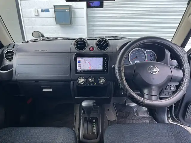 日産 キックス RX 高知県 2009(平21)年 8.9万km ブラック 社外ナビ/　Bluetooth/フルセグ/　CD/DVD/AM/FM/ドライブレコーダー/4WD/純正フロアマット/純正15インチアルミホイール/シートヒーター/背面タイヤ/IC付きターボ/ハロゲンヘッドライト/運転席＋助手席エアバック/ABS/盗難防止装置/保証書/記録簿/取扱説明書