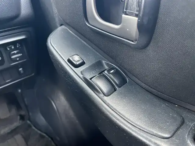 日産 キックス RX 高知県 2009(平21)年 8.9万km ブラック 社外ナビ/　Bluetooth/フルセグ/　CD/DVD/AM/FM/ドライブレコーダー/4WD/純正フロアマット/純正15インチアルミホイール/シートヒーター/背面タイヤ/IC付きターボ/ハロゲンヘッドライト/運転席＋助手席エアバック/ABS/盗難防止装置/保証書/記録簿/取扱説明書