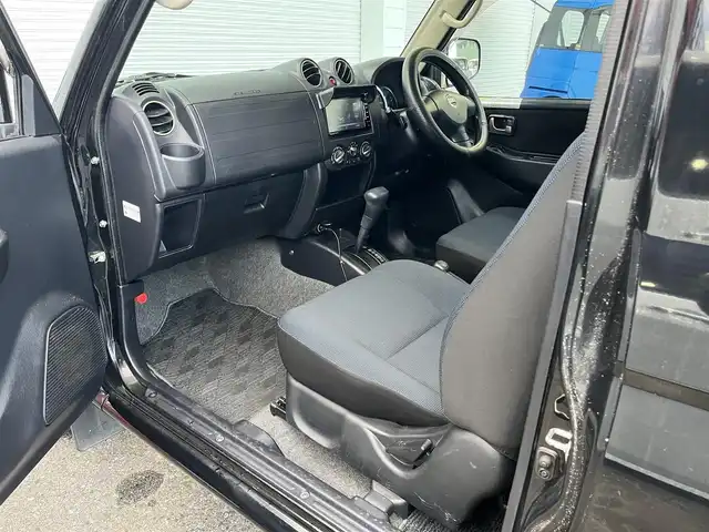 日産 キックス RX 高知県 2009(平21)年 8.9万km ブラック 社外ナビ/　Bluetooth/フルセグ/　CD/DVD/AM/FM/ドライブレコーダー/4WD/純正フロアマット/純正15インチアルミホイール/シートヒーター/背面タイヤ/IC付きターボ/ハロゲンヘッドライト/運転席＋助手席エアバック/ABS/盗難防止装置/保証書/記録簿/取扱説明書