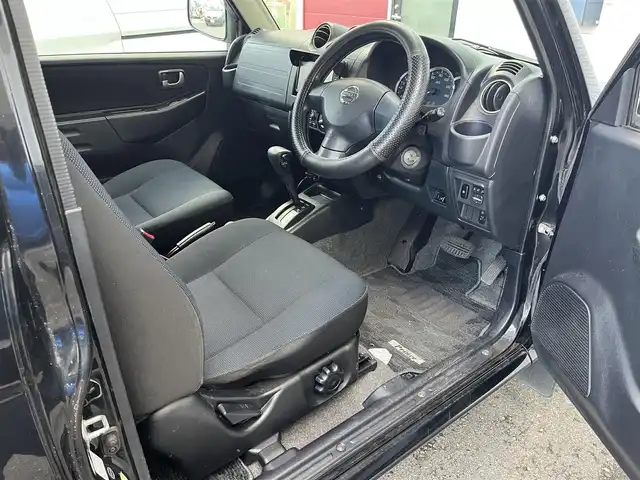 日産 キックス RX 高知県 2009(平21)年 8.9万km ブラック 社外ナビ/　Bluetooth/フルセグ/　CD/DVD/AM/FM/ドライブレコーダー/4WD/純正フロアマット/純正15インチアルミホイール/シートヒーター/背面タイヤ/IC付きターボ/ハロゲンヘッドライト/運転席＋助手席エアバック/ABS/盗難防止装置/保証書/記録簿/取扱説明書