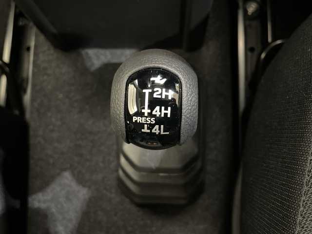 スズキ ジムニー シエラ JC 愛媛県 2024(令6)年 0.6万km ピュアホワイトP 衝突被害軽減システム　ドライブレコーダー　シートヒーター　ダウンヒルアシストコントロール　クルーズコントロール　ヘッドライトウォッシャー　純正１５インチアルミホイール　純正フロアマット　禁煙車