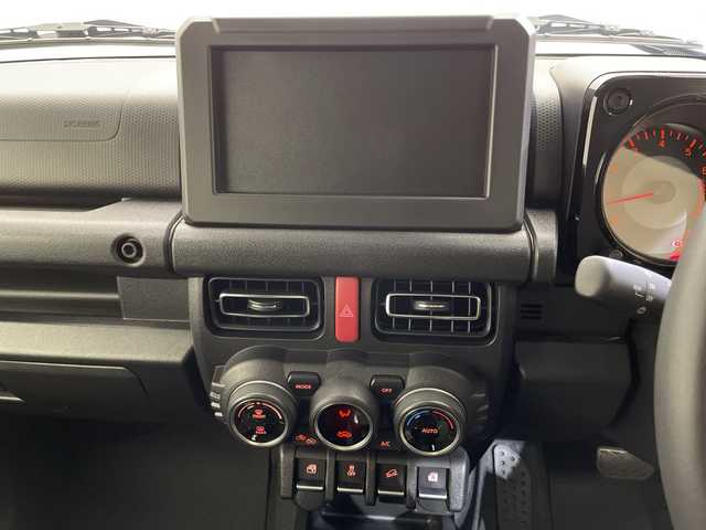 スズキ ジムニー シエラ JC 愛媛県 2024(令6)年 0.6万km ピュアホワイトP 衝突被害軽減システム　ドライブレコーダー　シートヒーター　ダウンヒルアシストコントロール　クルーズコントロール　ヘッドライトウォッシャー　純正１５インチアルミホイール　純正フロアマット　禁煙車