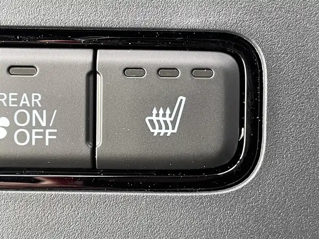 ホンダ ステップワゴン スパーダ eHEV 東京都 2025(令7)年 0.1千km プラチナホワイトパール 登録済未使用車/純正11.4インチナビ/バックカメラ/両側パワースライドドア/パワーテールゲート/レザーシート/シートヒーター/オットマン/パドルシフト/ホンダセンシング/衝突軽減ブレーキ/レーンキープアシスト/レーダークルーズコントロール/ブラインドスポットモニター/コーナーセンサー/LEDヘッドライト/スマートキー