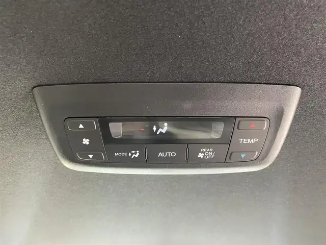 ホンダ ステップワゴン スパーダ eHEV 東京都 2025(令7)年 0.1千km プラチナホワイトパール 登録済未使用車/純正11.4インチナビ/バックカメラ/両側パワースライドドア/パワーテールゲート/レザーシート/シートヒーター/オットマン/パドルシフト/ホンダセンシング/衝突軽減ブレーキ/レーンキープアシスト/レーダークルーズコントロール/ブラインドスポットモニター/コーナーセンサー/LEDヘッドライト/スマートキー