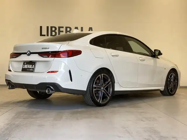 ＢＭＷ ＢＭＷ ２１８ｄ グランクーペ Mスポーツ EDジョイ+ 熊本県 2021(令3)年 2.8万km アルピンホワイトⅢ ・ワンオーナー/・スマートキー/・プッシュスタート/・インテリジェントセーフティ/・注意喚起アシスタント/・パーキングアシスト/・PDC自動起動/・アクティブPDC緊急ブレーキ/・ブラインドスポットモニター/・オートハイビーム/・クルーズコントロール(追従式)/・ハーフレザーシート/・前席パワーシート/・純正メモリナビ/　【Bluetooth・USB・AppleCarPlay・AndroidAuto】/・バックカメラ/・ETC/・ドライブレコーダー(前後録画)/・ワイヤレス充電/・LEDヘッドランプ/・LEDフォグランプ/・純正マット/・保証書/取説