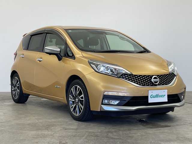 日産 ノート e－パワー X モード・プレミア 群馬県 2017(平29)年 3.9万km ギャラクシーゴールド 純正７インチＳＤナビ　デジタルインナーミラー　純正ドライブレコーダー　ＥＴＣ　エマージェンシーブレーキ　ステアリングスイッチ　ＬＥＤヘッドライト　フォグライト　スマートキー　プッシュスタート　禁煙車