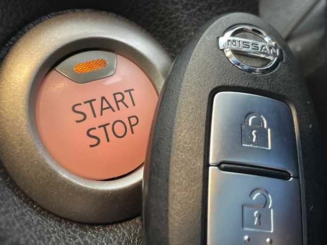 日産 ノート e－パワー X モード・プレミア 群馬県 2017(平29)年 3.9万km ギャラクシーゴールド 純正７インチＳＤナビ　デジタルインナーミラー　純正ドライブレコーダー　ＥＴＣ　エマージェンシーブレーキ　ステアリングスイッチ　ＬＥＤヘッドライト　フォグライト　スマートキー　プッシュスタート　禁煙車