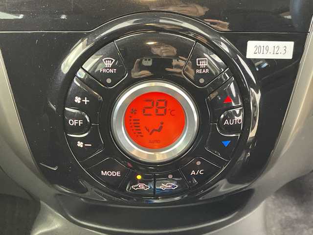 日産 ノート e－パワー X モード・プレミア 群馬県 2017(平29)年 3.9万km ギャラクシーゴールド 純正７インチＳＤナビ　デジタルインナーミラー　純正ドライブレコーダー　ＥＴＣ　エマージェンシーブレーキ　ステアリングスイッチ　ＬＥＤヘッドライト　フォグライト　スマートキー　プッシュスタート　禁煙車