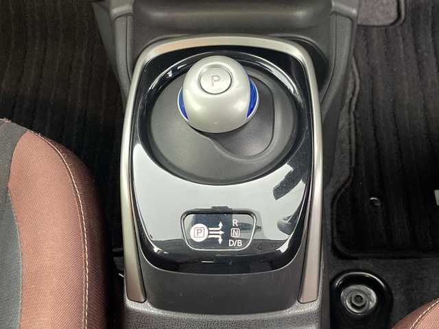 日産 ノート e－パワー X モード・プレミア 群馬県 2017(平29)年 3.9万km ギャラクシーゴールド 純正７インチＳＤナビ　デジタルインナーミラー　純正ドライブレコーダー　ＥＴＣ　エマージェンシーブレーキ　ステアリングスイッチ　ＬＥＤヘッドライト　フォグライト　スマートキー　プッシュスタート　禁煙車