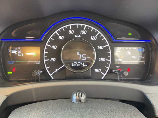 日産 ノート e－パワー X モード・プレミア 群馬県 2017(平29)年 3.9万km ギャラクシーゴールド 純正７インチＳＤナビ　デジタルインナーミラー　純正ドライブレコーダー　ＥＴＣ　エマージェンシーブレーキ　ステアリングスイッチ　ＬＥＤヘッドライト　フォグライト　スマートキー　プッシュスタート　禁煙車