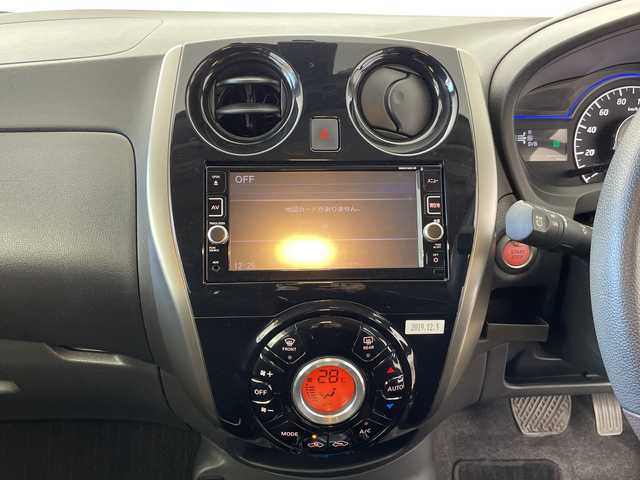 日産 ノート e－パワー X モード・プレミア 群馬県 2017(平29)年 3.9万km ギャラクシーゴールド 純正７インチＳＤナビ　デジタルインナーミラー　純正ドライブレコーダー　ＥＴＣ　エマージェンシーブレーキ　ステアリングスイッチ　ＬＥＤヘッドライト　フォグライト　スマートキー　プッシュスタート　禁煙車