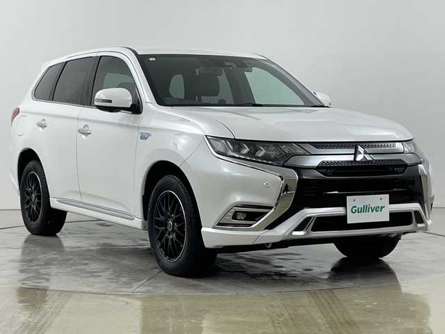三菱 アウトランダー ＰＨＥＶ G プレミアムパッケージ 道央・札幌 2018(平30)年 4.5万km シルキーホワイト ・4WD/e-Assist・/・衝突被害軽減ブレーキ/・ブラインドスポットモニター/・レーダークルーズコントロール/・純正メーカーナビ　/・フルセグ/BT/VD/CD/USB/・マルチアラウンドモニター/・バックカメラ/・パワーバックドア/・レザーシート/シートヒーター/・ステアリングヒーター/・LEDライト/オートハイビーム/・ドライブレコーダー/・パドルシフト/・ビルトインETC/・AC100V1500W/・スマートキー