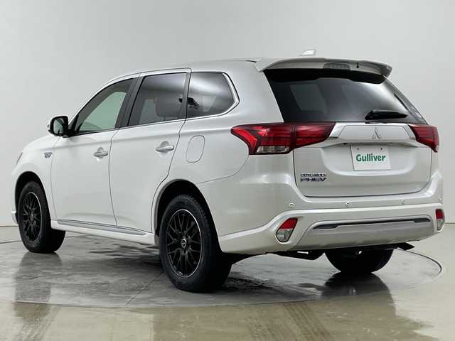 三菱 アウトランダー ＰＨＥＶ G プレミアムパッケージ 道央・札幌 2018(平30)年 4.5万km シルキーホワイト ・4WD/e-Assist・/・衝突被害軽減ブレーキ/・ブラインドスポットモニター/・レーダークルーズコントロール/・純正メーカーナビ　/・フルセグ/BT/VD/CD/USB/・マルチアラウンドモニター/・バックカメラ/・パワーバックドア/・レザーシート/シートヒーター/・ステアリングヒーター/・LEDライト/オートハイビーム/・ドライブレコーダー/・パドルシフト/・ビルトインETC/・AC100V1500W/・スマートキー