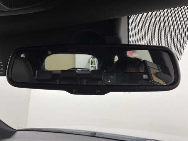 三菱 アウトランダー ＰＨＥＶ G プレミアムパッケージ 道央・札幌 2018(平30)年 4.5万km シルキーホワイト ・4WD/e-Assist・/・衝突被害軽減ブレーキ/・ブラインドスポットモニター/・レーダークルーズコントロール/・純正メーカーナビ　/・フルセグ/BT/VD/CD/USB/・マルチアラウンドモニター/・バックカメラ/・パワーバックドア/・レザーシート/シートヒーター/・ステアリングヒーター/・LEDライト/オートハイビーム/・ドライブレコーダー/・パドルシフト/・ビルトインETC/・AC100V1500W/・スマートキー