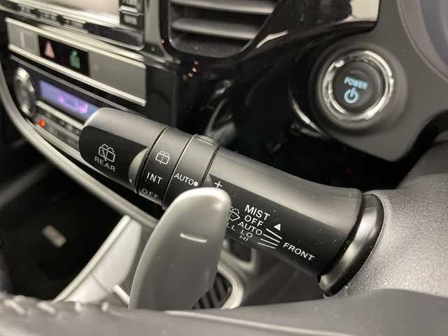 三菱 アウトランダー ＰＨＥＶ G プレミアムパッケージ 道央・札幌 2018(平30)年 4.5万km シルキーホワイト ・4WD/e-Assist・/・衝突被害軽減ブレーキ/・ブラインドスポットモニター/・レーダークルーズコントロール/・純正メーカーナビ　/・フルセグ/BT/VD/CD/USB/・マルチアラウンドモニター/・バックカメラ/・パワーバックドア/・レザーシート/シートヒーター/・ステアリングヒーター/・LEDライト/オートハイビーム/・ドライブレコーダー/・パドルシフト/・ビルトインETC/・AC100V1500W/・スマートキー