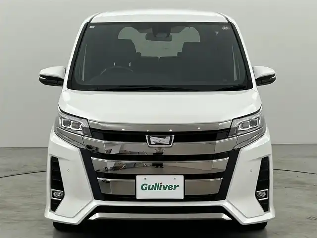 トヨタ ノア Si ダブルバイビーⅡ 福岡県 2020(令2)年 1.9万km ホワイトパールクリスタルシャイン 後席モニター　/純正９型ナビ（フルセグＴＶ）　/バックカメラ　/ビルトインＥＴＣ　/クルーズコントロール　/衝突被害軽減ブレーキ　/レーンキープ　/ＰＫＳＢ　/先行車発進お知らせ　/ＭＴモード付き　/両側電動スライドドア