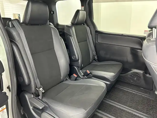トヨタ ノア Si ダブルバイビーⅡ 福岡県 2020(令2)年 1.9万km ホワイトパールクリスタルシャイン 後席モニター　/純正９型ナビ（フルセグＴＶ）　/バックカメラ　/ビルトインＥＴＣ　/クルーズコントロール　/衝突被害軽減ブレーキ　/レーンキープ　/ＰＫＳＢ　/先行車発進お知らせ　/ＭＴモード付き　/両側電動スライドドア