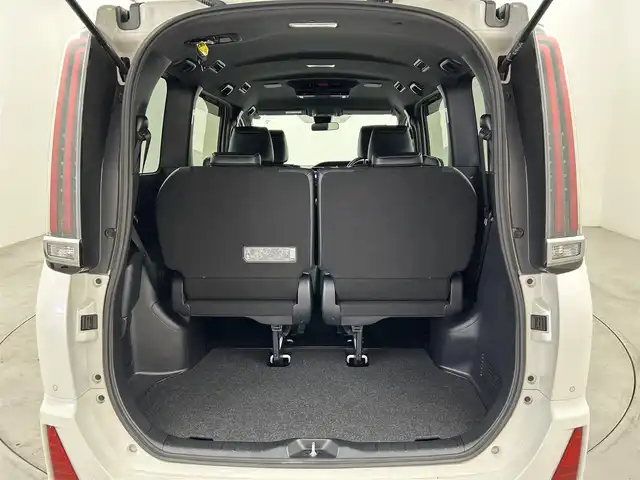 トヨタ ノア Si ダブルバイビーⅡ 福岡県 2020(令2)年 1.9万km ホワイトパールクリスタルシャイン 後席モニター　/純正９型ナビ（フルセグＴＶ）　/バックカメラ　/ビルトインＥＴＣ　/クルーズコントロール　/衝突被害軽減ブレーキ　/レーンキープ　/ＰＫＳＢ　/先行車発進お知らせ　/ＭＴモード付き　/両側電動スライドドア