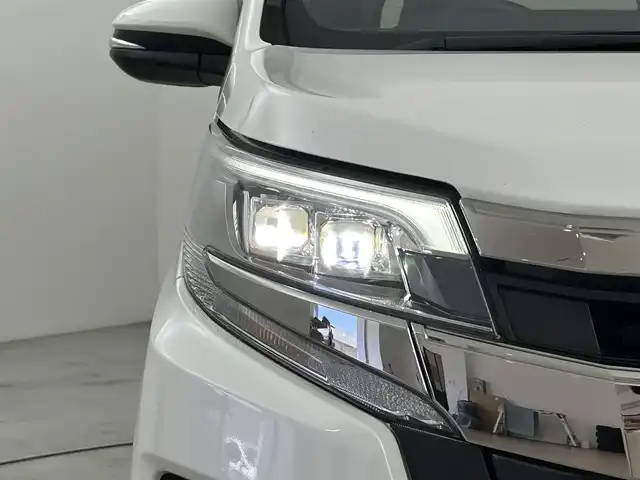 トヨタ ノア Si ダブルバイビーⅡ 福岡県 2020(令2)年 1.9万km ホワイトパールクリスタルシャイン 後席モニター　/純正９型ナビ（フルセグＴＶ）　/バックカメラ　/ビルトインＥＴＣ　/クルーズコントロール　/衝突被害軽減ブレーキ　/レーンキープ　/ＰＫＳＢ　/先行車発進お知らせ　/ＭＴモード付き　/両側電動スライドドア
