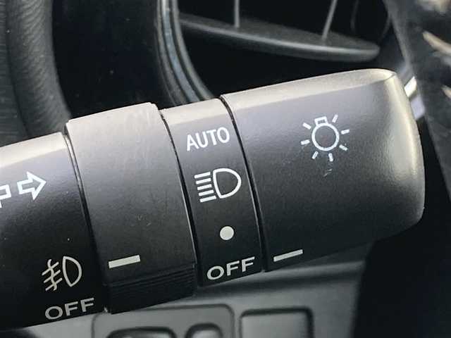 トヨタ アクア G G’s 大分県 2017(平29)年 4.8万km ブラックマイカ Stradaメモリーナビ/ CD/DVD/Blu-ray/SD/Bluetooth/フルセグＴＶ/バックカメラ/トヨタセーフティセンス/・プリクラッシュセーフティ/・レーンディパーチャアラート/・オートマチックハイビーム/クルーズコントロール/ステアリングリモコン/ハーフレザーシート/D/Nシートヒーター/LEDオートヘッドライト/フォグランプ/電格ミラー/ビルトインETC2.0/スマートキー/プッシュスタート