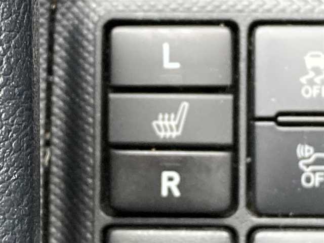 トヨタ アクア G G’s 大分県 2017(平29)年 4.8万km ブラックマイカ Stradaメモリーナビ/ CD/DVD/Blu-ray/SD/Bluetooth/フルセグＴＶ/バックカメラ/トヨタセーフティセンス/・プリクラッシュセーフティ/・レーンディパーチャアラート/・オートマチックハイビーム/クルーズコントロール/ステアリングリモコン/ハーフレザーシート/D/Nシートヒーター/LEDオートヘッドライト/フォグランプ/電格ミラー/ビルトインETC2.0/スマートキー/プッシュスタート