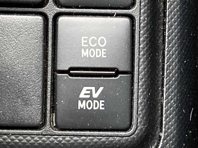 トヨタ アクア G G’s 大分県 2017(平29)年 4.8万km ブラックマイカ Stradaメモリーナビ/ CD/DVD/Blu-ray/SD/Bluetooth/フルセグＴＶ/バックカメラ/トヨタセーフティセンス/・プリクラッシュセーフティ/・レーンディパーチャアラート/・オートマチックハイビーム/クルーズコントロール/ステアリングリモコン/ハーフレザーシート/D/Nシートヒーター/LEDオートヘッドライト/フォグランプ/電格ミラー/ビルトインETC2.0/スマートキー/プッシュスタート