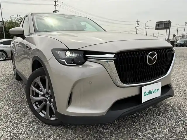 マツダ ＣＸ－６０ XD Lパッケージ 香川県 2023(令5)年 3.3万km プラチナクォーツメタリック 4WD/パノラマサンルーフ/純正12型センターディスプレイ/・BT/AM/FM//・AppleCarPlay、AndroidAuto対応/ハンズフリーパワーバックドア/360度ビューモニター/ビルトインETC/セルスタードライブレコーダー/レーダークルーズコントロール/パーキングセンサー/ヒルディセントコントロール/スマートブレーキサポート/誤発進抑制制御/車線逸脱警報システム/降車支援機能付ブラインドスポットモニタリング/レーンキープアシストシステム/緊急時車線維持支援/接近車両検知(前後)/交通標識認識システム/ドライバー異常時対応システム/アクティブドライビングディスプレイ/ターボ/アダプティブLEDヘッドランプ/本革巻きステアリング/ステアリングヒーター/パドルシフト/ブラック革シート/全席シートヒーター/前席パワーシート/BOSEサウンドシステム/純正20インチアルミホイール/アドバンストキーレスエントリーシステム/禁煙車