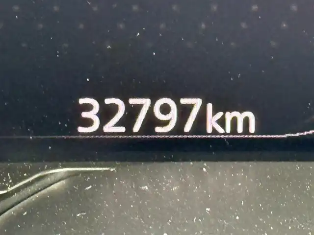 マツダ ＣＸ－６０ XD Lパッケージ 香川県 2023(令5)年 3.3万km プラチナクォーツメタリック 4WD/パノラマサンルーフ/純正12型センターディスプレイ/・BT/AM/FM//・AppleCarPlay、AndroidAuto対応/ハンズフリーパワーバックドア/360度ビューモニター/ビルトインETC/セルスタードライブレコーダー/レーダークルーズコントロール/パーキングセンサー/ヒルディセントコントロール/スマートブレーキサポート/誤発進抑制制御/車線逸脱警報システム/降車支援機能付ブラインドスポットモニタリング/レーンキープアシストシステム/緊急時車線維持支援/接近車両検知(前後)/交通標識認識システム/ドライバー異常時対応システム/アクティブドライビングディスプレイ/ターボ/アダプティブLEDヘッドランプ/本革巻きステアリング/ステアリングヒーター/パドルシフト/ブラック革シート/全席シートヒーター/前席パワーシート/BOSEサウンドシステム/純正20インチアルミホイール/アドバンストキーレスエントリーシステム/禁煙車