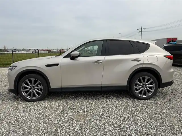 マツダ ＣＸ－６０ XD Lパッケージ 香川県 2023(令5)年 3.3万km プラチナクォーツメタリック 4WD/パノラマサンルーフ/純正12型センターディスプレイ/・BT/AM/FM//・AppleCarPlay、AndroidAuto対応/ハンズフリーパワーバックドア/360度ビューモニター/ビルトインETC/セルスタードライブレコーダー/レーダークルーズコントロール/パーキングセンサー/ヒルディセントコントロール/スマートブレーキサポート/誤発進抑制制御/車線逸脱警報システム/降車支援機能付ブラインドスポットモニタリング/レーンキープアシストシステム/緊急時車線維持支援/接近車両検知(前後)/交通標識認識システム/ドライバー異常時対応システム/アクティブドライビングディスプレイ/ターボ/アダプティブLEDヘッドランプ/本革巻きステアリング/ステアリングヒーター/パドルシフト/ブラック革シート/全席シートヒーター/前席パワーシート/BOSEサウンドシステム/純正20インチアルミホイール/アドバンストキーレスエントリーシステム/禁煙車
