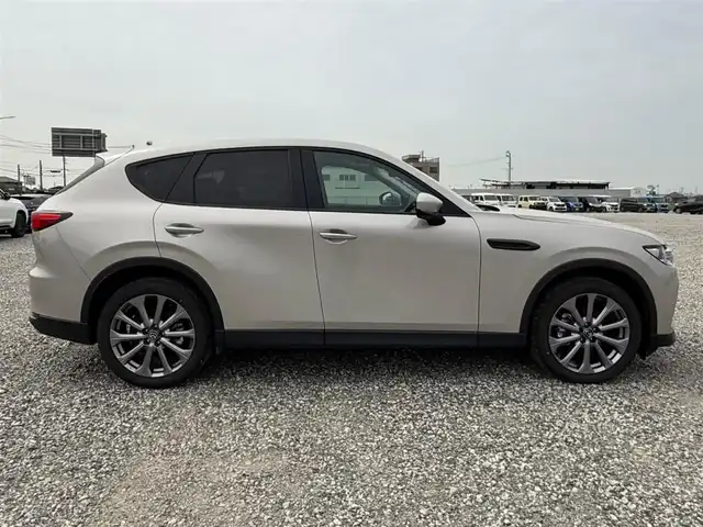 マツダ ＣＸ－６０ XD Lパッケージ 香川県 2023(令5)年 3.3万km プラチナクォーツメタリック 4WD/パノラマサンルーフ/純正12型センターディスプレイ/・BT/AM/FM//・AppleCarPlay、AndroidAuto対応/ハンズフリーパワーバックドア/360度ビューモニター/ビルトインETC/セルスタードライブレコーダー/レーダークルーズコントロール/パーキングセンサー/ヒルディセントコントロール/スマートブレーキサポート/誤発進抑制制御/車線逸脱警報システム/降車支援機能付ブラインドスポットモニタリング/レーンキープアシストシステム/緊急時車線維持支援/接近車両検知(前後)/交通標識認識システム/ドライバー異常時対応システム/アクティブドライビングディスプレイ/ターボ/アダプティブLEDヘッドランプ/本革巻きステアリング/ステアリングヒーター/パドルシフト/ブラック革シート/全席シートヒーター/前席パワーシート/BOSEサウンドシステム/純正20インチアルミホイール/アドバンストキーレスエントリーシステム/禁煙車