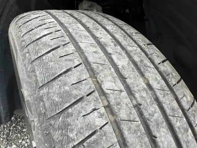 マツダ ＣＸ－６０ XD Lパッケージ 香川県 2023(令5)年 3.3万km プラチナクォーツメタリック 4WD/パノラマサンルーフ/純正12型センターディスプレイ/・BT/AM/FM//・AppleCarPlay、AndroidAuto対応/ハンズフリーパワーバックドア/360度ビューモニター/ビルトインETC/セルスタードライブレコーダー/レーダークルーズコントロール/パーキングセンサー/ヒルディセントコントロール/スマートブレーキサポート/誤発進抑制制御/車線逸脱警報システム/降車支援機能付ブラインドスポットモニタリング/レーンキープアシストシステム/緊急時車線維持支援/接近車両検知(前後)/交通標識認識システム/ドライバー異常時対応システム/アクティブドライビングディスプレイ/ターボ/アダプティブLEDヘッドランプ/本革巻きステアリング/ステアリングヒーター/パドルシフト/ブラック革シート/全席シートヒーター/前席パワーシート/BOSEサウンドシステム/純正20インチアルミホイール/アドバンストキーレスエントリーシステム/禁煙車