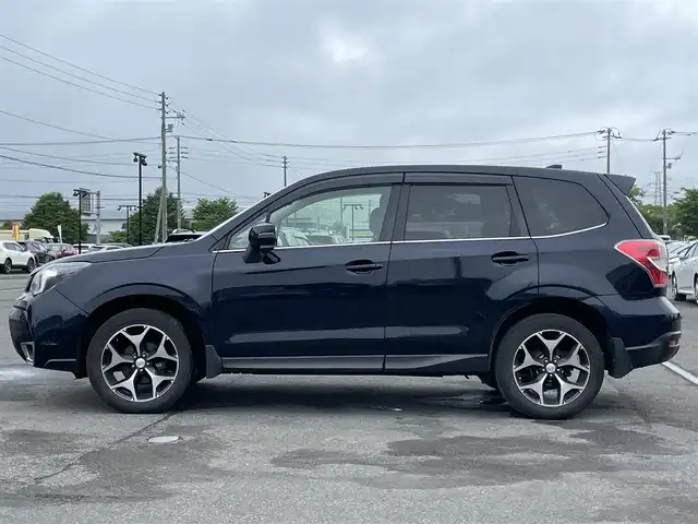 スバル フォレスター S－リミテッド 道央・札幌 2015(平27)年 11.9万km ディープシーブルーパール ４WD/ワンオーナー/社外メモリーナビ/CD/DVD/BT/フルセグ/アイサイト/衝突被害軽減ブレーキ/横滑り防止装置/レーダークルーズコントロール/レーンキープアシスト/バックカメラ/ビルトインETC/XMODE/SI-DRIVE/パワーバックドア/前席パワーシート/前席シートヒーター/ハーフレザーシート/革巻きステアリング/ステアリングリモコン/パドルシフト/プッシュスタート/スマートキー/HIDヘッドライト/オートライト/フォグランプ/電動格納ミラー/ウィンカーミラー/純正ラバーフロアマット/ドアバイザー/スペアキー