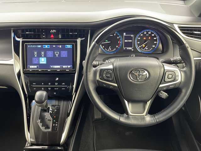 トヨタ ハリアー プレミアム 栃木県 2018(平30)年 5.1万km ホワイトパールクリスタルシャイン トヨタセーフティセンス/・プリクラッシュセーフティ/・レーンディパーチャーアラート/・インテリジェンスクリアランスソナー/・アダプティブクルーズコントロール/・オートマチックハイビーム/純正9インチSDナビ/（AM/FM/CD/SD/Bluetooth/フルセグTV)/バックカメラ/デジタルインナーミラー型ドライブレコーダー/ビルトインETC/パワーバックドア/運転席パワーシート/LEDヘッドライト/ドアバイザー/純正18インチアルミホイール/W/サイド/カーテンエアバッグ