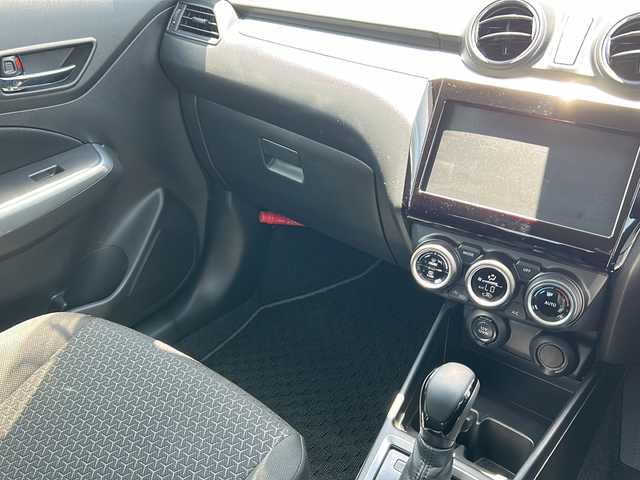 スズキ スイフト HYBRID MG 山口県 2022(令4)年 1.5万km スターシルバーメタリック レーダークルーズコントロール/ビルトインETC/純正フロアマット/オートライト/運転席シートヒーター/パーキングアシスト/アイドリングストップ/スマートキー/スペアキー/プッシュスタート/デュアルカメラブレーキサポート/横滑り防止装置/レーンキープアシスト/盗難防止装置