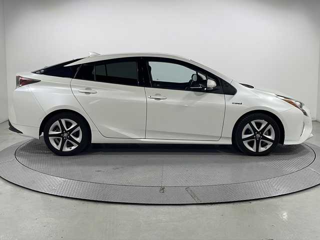 トヨタ プリウス A ツーリングセレクション 広島県 2016(平28)年 5.3万km ホワイトパールクリスタルシャイン 純正ナビ/・フルセグTV/・Bluetooth/・CD/DVD/セーフティセンス/・プリクラッシュセーフティ/・レーンディパーチャーアラート/・オートマチックハイビーム/・レーダークルーズコントロール/ブラインドスポットモニター/ヘッドアップディスプレイ/パーキングアシスト/バックカメラ/ETC/ドラレコ/コーナーセンサー/LEDヘッドライト