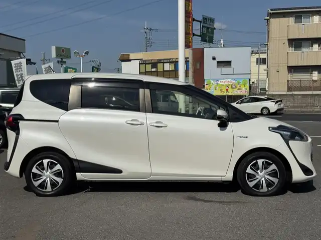 トヨタ シエンタ ハイブリッド G クエロ 千葉県 2019(平31)年 5.8万km ホワイトパールクリスタルシャイン トヨタセーフティセンス/プリクラッシュセーフティシステム/オートマチックハイビーム/車線逸脱警報/純正ナビ/フルセグTV/Bluetooth/両側パワースライドドア/12.1インチフリップダウンモニター/クルーズコントロール/ビルトインETC/ハーフレザー/プッシュスタート/スマートキー/保証書/スペアキー