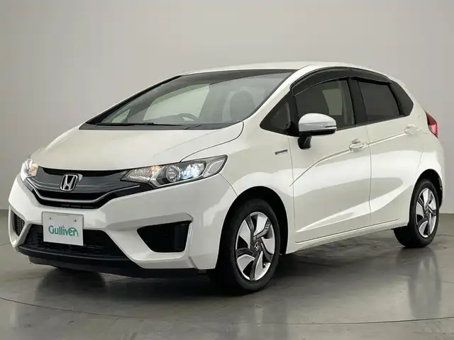 ホンダ フィット ハイブリット Lパッケージ 愛知県 2015(平27)年 6.5万km プレミアムホワイトパール 純正ナビ　ＣＤ　ラジオ　Ｂｌｕｅｔｏｏｔｈ　バックカメラ　ハーフレザー　ＬＥＤオートライト　純正フロアマット　ＥＴＣ　クルーズコントロール　プッシュスタート　ステアリングスイッチ　ドアバイザー　禁煙車