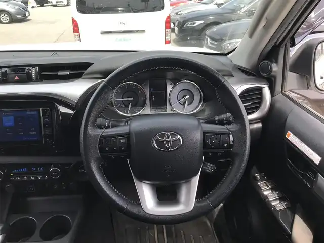 トヨタ ハイラックス Z 富山県 2021(令3)年 6.7万km スーパーホワイトⅡ 〇社外ナビ/〇フルセグTV/〇バックカメラ/〇ETC/〇ドライブレコーダー/〇後席モニター/〇プリクラッシュセーフティ/〇レーンディパーチャーアラート/〇ロードサインアシスト/〇先行車発進告知機能/〇クリアランスソナー/バックソナー/〇アクティブトラクションコントロール/〇ダウンヒルアシストコントロール制御/〇オートLSD/〇リアデフロック/〇レーダークルーズコントロール/〇LEDヘッドランプ/〇オートライト/〇純正17インチアルミ/〇シルバー加飾付革巻きステアリング/〇ステアリングスイッチ/〇オートエアコン/〇スマートエントリー/〇禁煙車