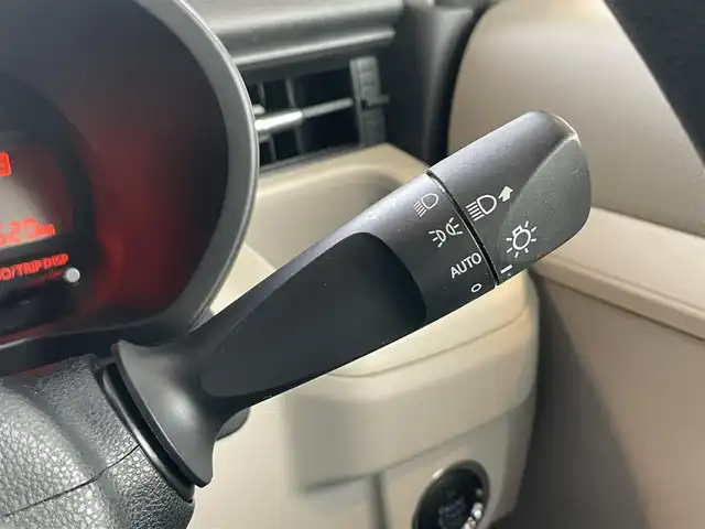 ダイハツ ムーヴ X SAⅢ 静岡県 2019(令1)年 6万km ファイアークォーツレッドM ４ＷＤ車/衝突軽減Ｂ　/オートハイビーム /リアセンサー /純正ナビ　/地デジ　/Ｂカメラ　/ステアリングスイッチ/運転席シートヒーター　　/社外１４インチＡＷ　/ＩＳＦＩＸ　/スマートキー　/スペアキー　/保証書　/取説