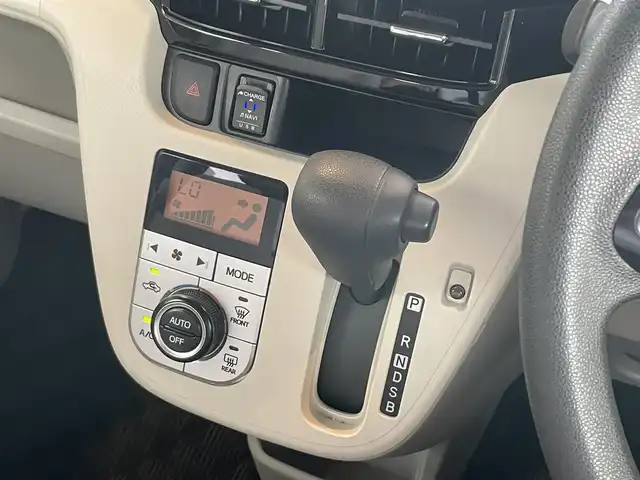 ダイハツ ムーヴ X SAⅢ 静岡県 2019(令1)年 6万km ファイアークォーツレッドM ４ＷＤ車/衝突軽減Ｂ　/オートハイビーム /リアセンサー /純正ナビ　/地デジ　/Ｂカメラ　/ステアリングスイッチ/運転席シートヒーター　　/社外１４インチＡＷ　/ＩＳＦＩＸ　/スマートキー　/スペアキー　/保証書　/取説