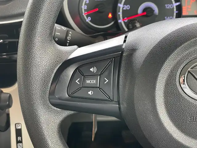 ダイハツ ムーヴ X SAⅢ 静岡県 2019(令1)年 6万km ファイアークォーツレッドM ４ＷＤ車/衝突軽減Ｂ　/オートハイビーム /リアセンサー /純正ナビ　/地デジ　/Ｂカメラ　/ステアリングスイッチ/運転席シートヒーター　　/社外１４インチＡＷ　/ＩＳＦＩＸ　/スマートキー　/スペアキー　/保証書　/取説