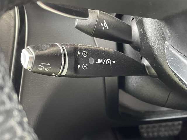 メルセデス・ベンツ Ｃ１８０ ワゴン スポーツ 福岡県 2014(平26)年 12万km オブシディアンブラック メーカーナビ（フルセグＴＶ・Ｂｌｏｏｔｏｏｔｈ）/前席シートヒーター　/前席パワーシート　/運転席メモリーシート　/ヘッドアップディスプレイ/前方ドライブレコーダー　/クルーズコントロール　/ＥＴＣ　/パワーバックドア/前席カーテンエアバック/レーダー探知機/ウィンカーミラー/パワーウィンドウ/パワーステアリング/アイドリングストップ/純正マット（AMG）/純正18インチアルミホイール/プッシュスタート/スマートキー/取扱説明書