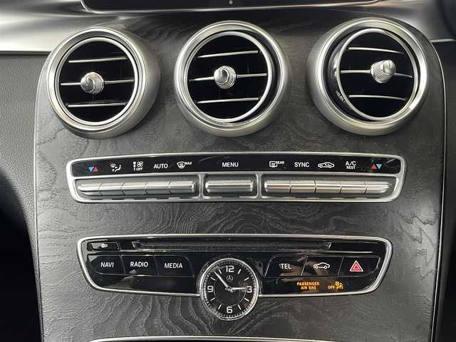 メルセデス・ベンツ Ｃ１８０ ワゴン スポーツ 福岡県 2014(平26)年 12万km オブシディアンブラック メーカーナビ（フルセグＴＶ・Ｂｌｏｏｔｏｏｔｈ）/前席シートヒーター　/前席パワーシート　/運転席メモリーシート　/ヘッドアップディスプレイ/前方ドライブレコーダー　/クルーズコントロール　/ＥＴＣ　/パワーバックドア/前席カーテンエアバック/レーダー探知機/ウィンカーミラー/パワーウィンドウ/パワーステアリング/アイドリングストップ/純正マット（AMG）/純正18インチアルミホイール/プッシュスタート/スマートキー/取扱説明書